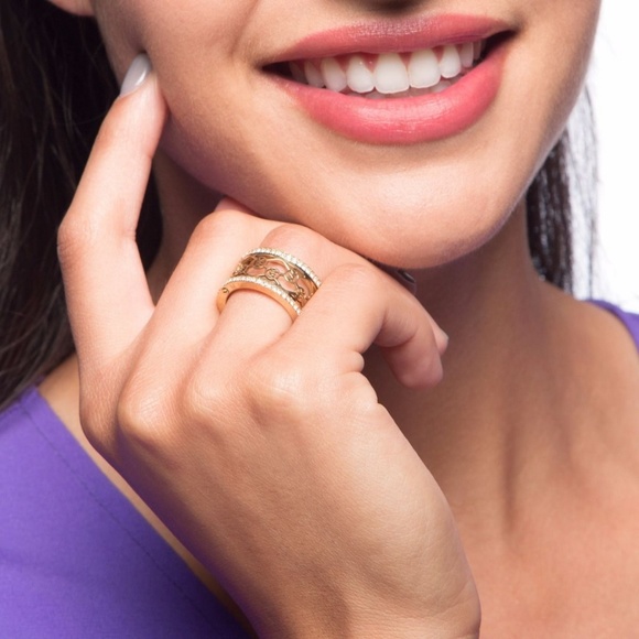 New Michael Kors Gold Tone Monogram Ring Size 7 - Picture 4 of 5